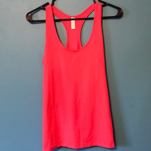 NWOT! Ladies’ Under Armour Tank - Picture 1 of 5